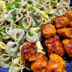 Foto principal de Pasta en salsa de mostaza y cerdo en salsa de naranja agridulce