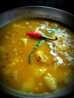 আলু দিয়ে মটর ডাল (aloo diye motor dal recipe in Bengali) রেসিপির প্রধান ছবি