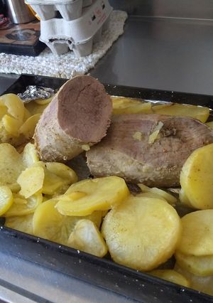 Una foto de Lomito al horno con papas y verduras