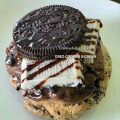 A picture of OREO COOKIES & CREAM 🍪.