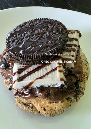 A picture of OREO COOKIES & CREAM 🍪.