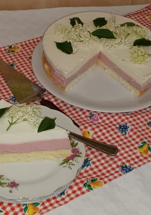 Eper-bodzás torta recept fotója