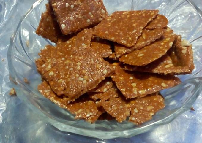 Groundnut De Oil Cakes, For Animals at Rs 45/kg in Mandsaur | ID:  23108380330