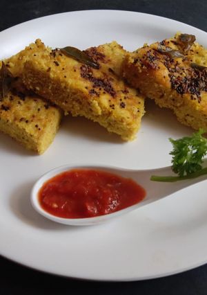 लौकी का हांडवा (Lauki ka handva recipe in Hindi) रेसिपी मुख्य फोटो
