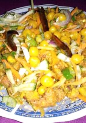 পিয়াজু দিয়ে মটর শুটি মাখা রেসিপির প্রধান ছবি