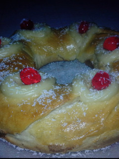 Una foto de Rosca de Reyes o Pascuas