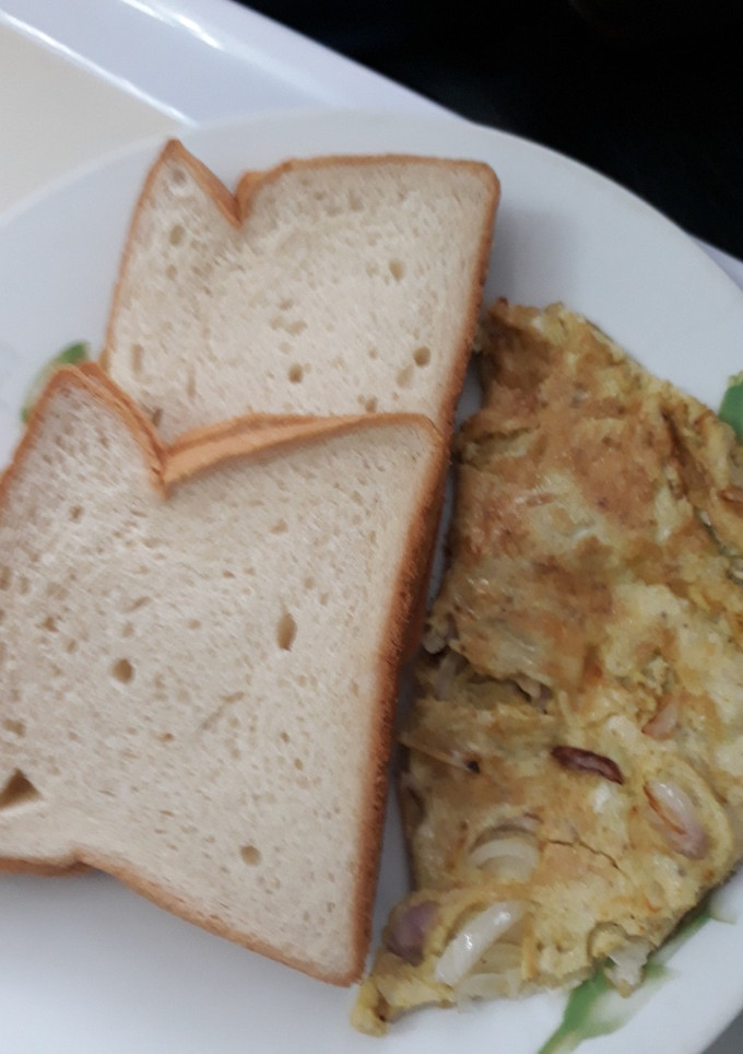 A picture of Sliced bread with fried egg.