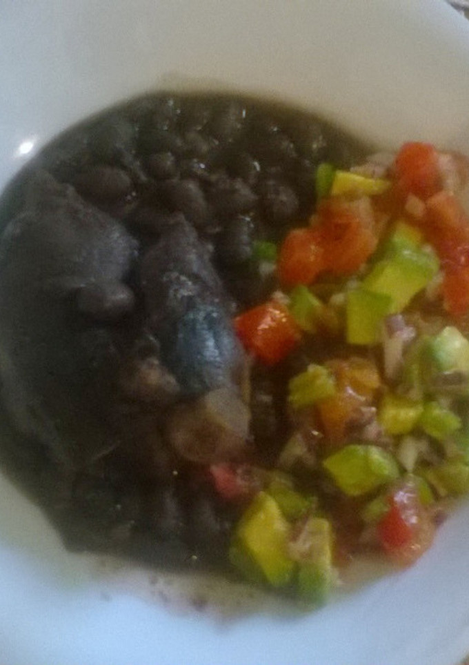 Una foto de Frijoles negros con pata de puerco (Olla de cocción lenta, slow c)
