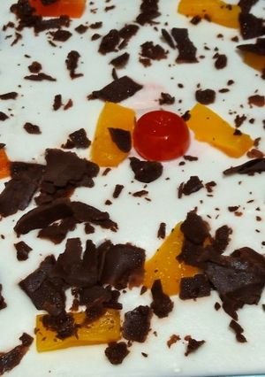 A picture of 3 layers creamy dessert.