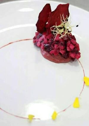 Una foto de Tartar de remolacha y manzanas