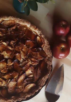 Una foto de Tarta de manzana y nueces