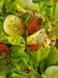 Salada de alface com azeite e vinagre balsâmico