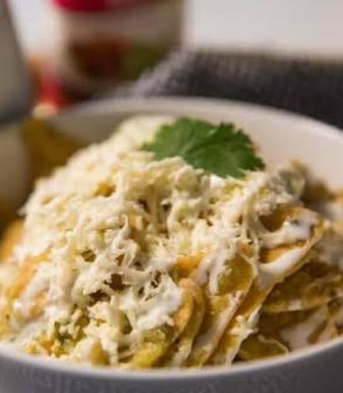 Una foto de Chilaquiles Verdes con Pollo