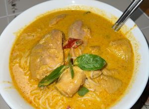 Hình của món Cà ri gà.