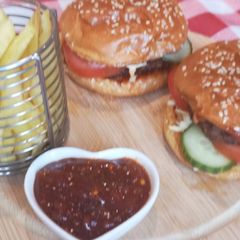 A picture of Classic beef burger.
