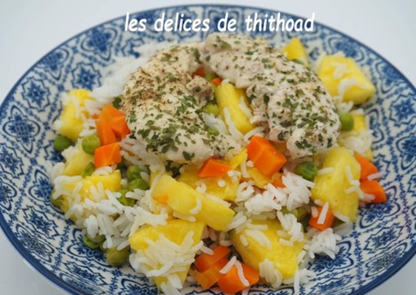 Salade de riz, poulet et ananas
