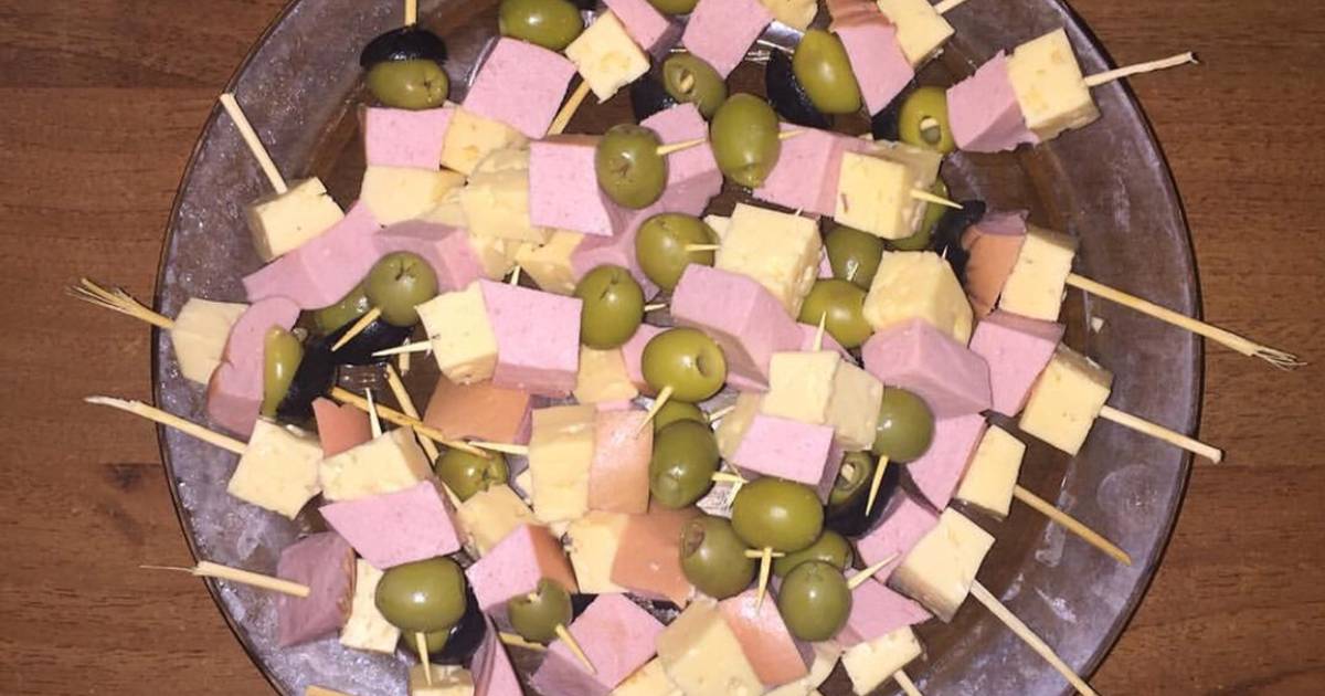 Как приготовить Канапе на шпажках из сыра, перца и оливок - пошаговое описание