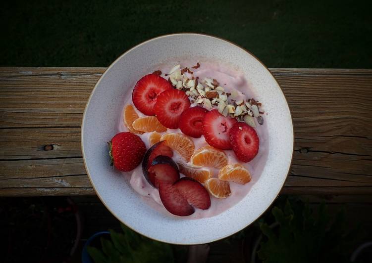 Recipe of Speedy Strawberry Rhubarb Bowl