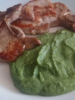 Una foto de Puré de garbanzos y espinaca
