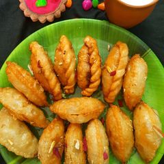A picture of मावा गुजिया (mawa gujiya recipe in marathi).