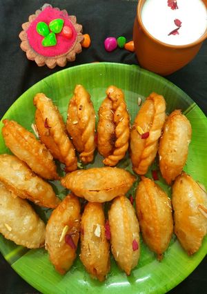 A picture of मावा गुजिया (mawa gujiya recipe in marathi).