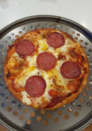 รูปของ Pepperoni roasted capsicum chilli flake pizza