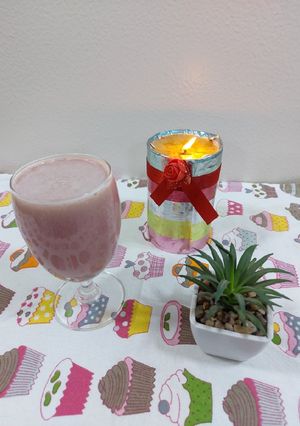 A picture of Apple and pomegranate juice.