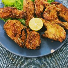 A picture of Crispy fried wings.