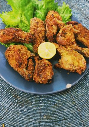 A picture of Crispy fried wings.