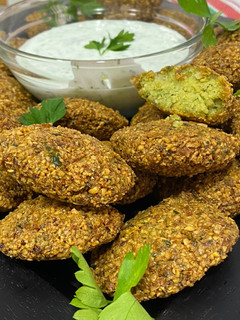 Una foto de Falafel con Salsa de Yogur