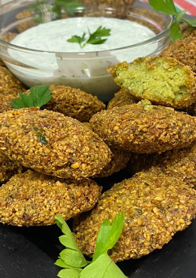 Una foto de Falafel con Salsa de Yogur
