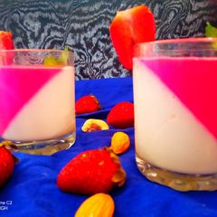 A picture of Strwaberry Panna Cotta.