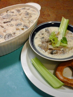 A picture of Cream of mushroom soup.