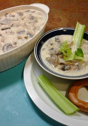 A picture of Cream of mushroom soup.