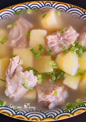 Hình của món Canh khoai tây sườn non.
