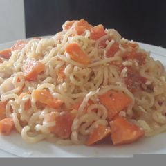 A picture of Indomine with carrots and egg.