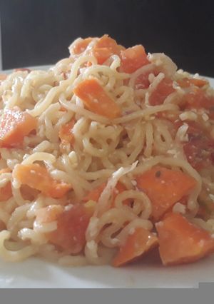 A picture of Indomine with carrots and egg.