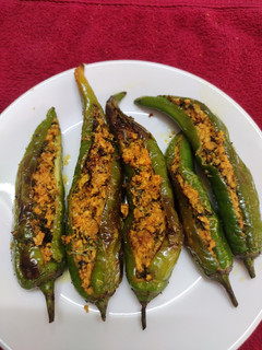 स्टफ पनीर चिली (stuff paneer chilli recipe in marathi) रेसिपी चे मुख्य फोटो