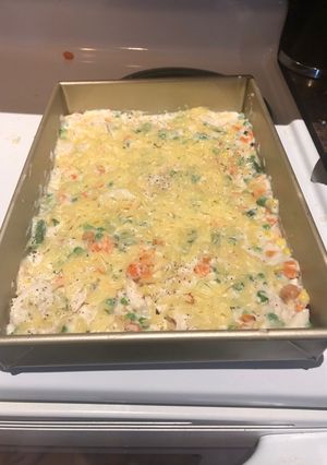 A picture of White sauce cheesy chicken casserole.