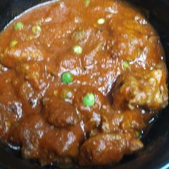 A picture of Panfried Pork and Pea Chili.