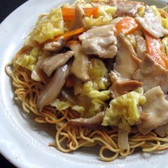 A picture of Crispy Instant Ramen with Stir-fry.