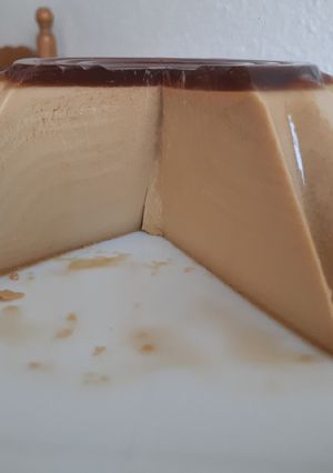 Una foto de Flan de café bicolor