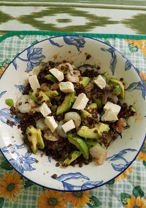Una foto de Ensalada lenteja caviar a mi estilo
