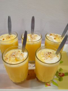 મેંગો મિલ્ક શેક (Mango Milk Shake Recipe In Gujarati) રેસીપી મુખ્ય ફોટો