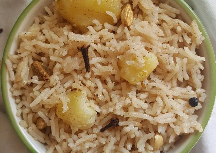 Recipe of Favorite Aloo Pulao (potato rice)