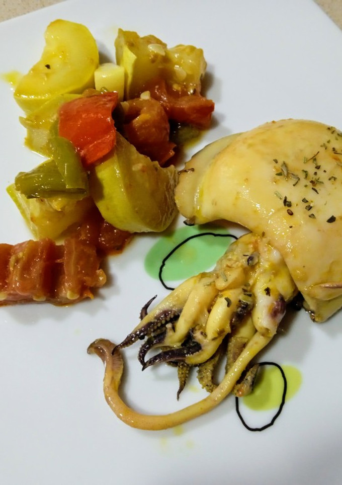 Una foto de Sepias con pisto de calabacín
