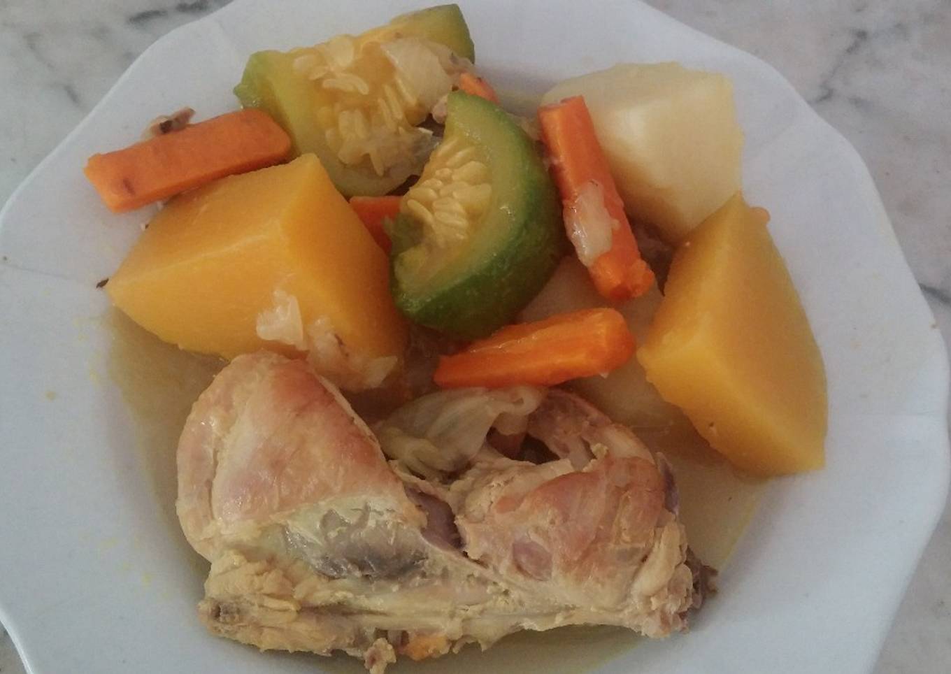 Ensopado de pollo y verduras a la cúrcuma