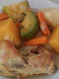 Una foto de Ensopado de pollo y verduras a la cúrcuma