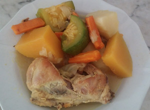 Una foto de Ensopado de pollo y verduras a la cúrcuma