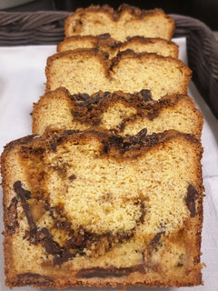 Una foto de Budín de banana chocolate y dulce de leche!! 😋😋
